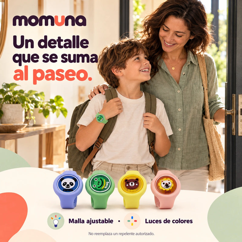 Mamá e hijo listos para salir con la pulsera puesta